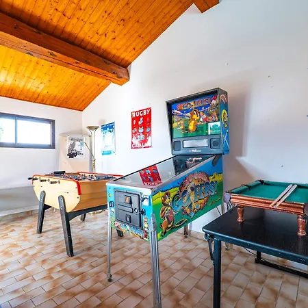 Grand Mas catalan avec piscine, 12 personnes *